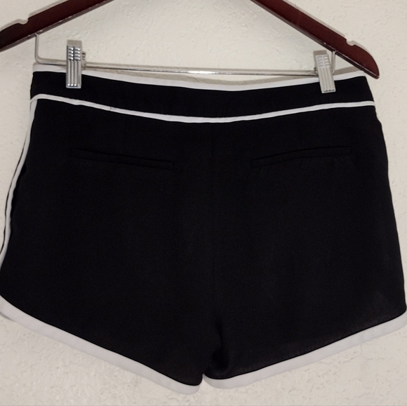 Diane Von Furstenberg Black Dress Shorts With White Trim - Picture 4 of 5